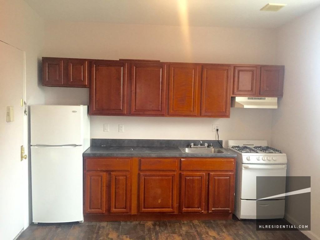 896A Lafayette Ave 3 - Photo 3 of 5