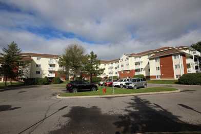270 Lorry Greenberg Dr Ottawa On K1t 3j6 1 Bedroom Condo For Rent For 895 Month Zumper