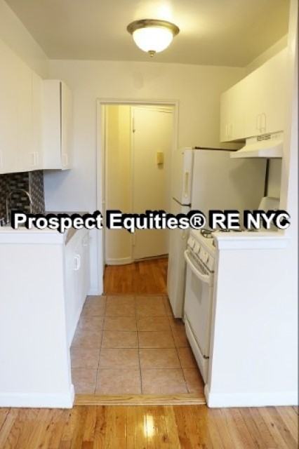 140-25 Burden Crescent - Photo 2 of 11