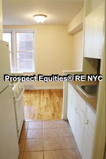 140-25 Burden Crescent - Photo 3 of 11