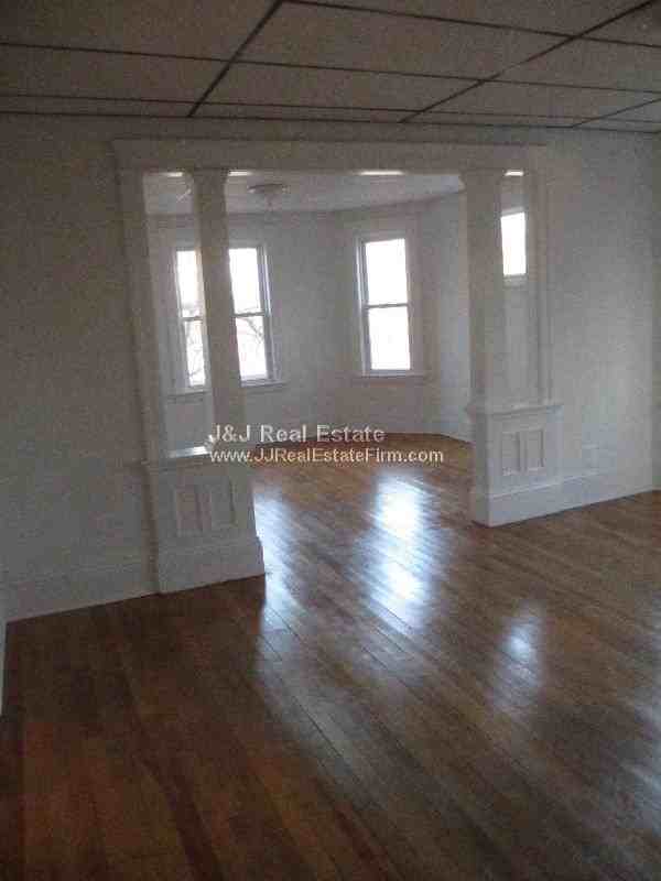 121 Maywood St 2 - Photo 2 of 8