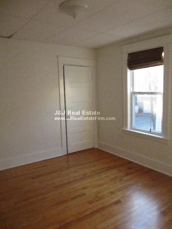 121 Maywood St 2 - Photo 3 of 8