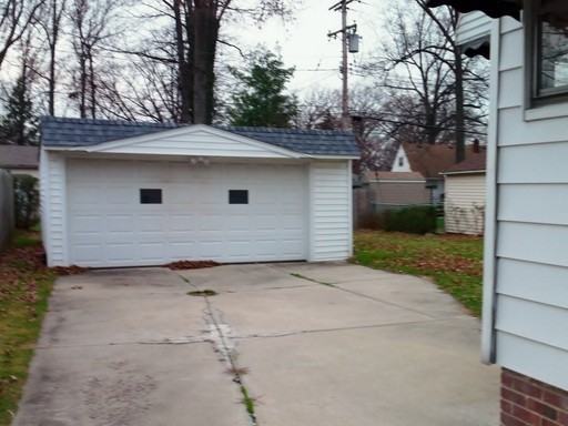 348 Woodmere Dr - Photo 2 of 19