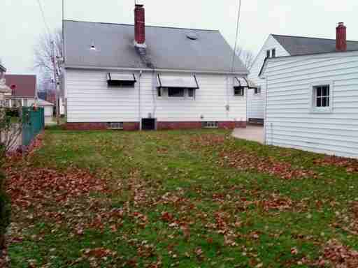 348 Woodmere Dr - Photo 3 of 19