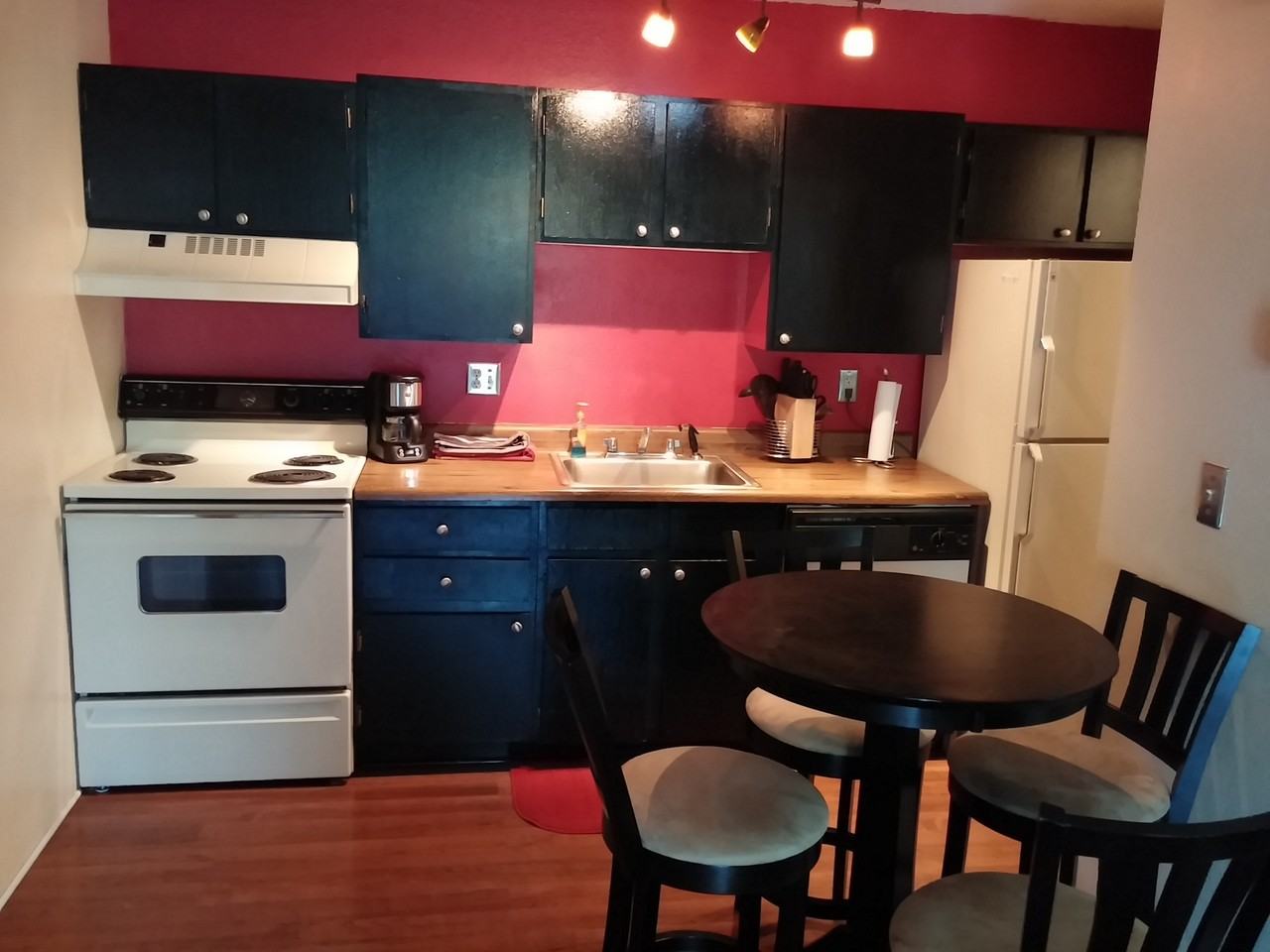 1375 Sparta Plaza - Photo 2 of 8