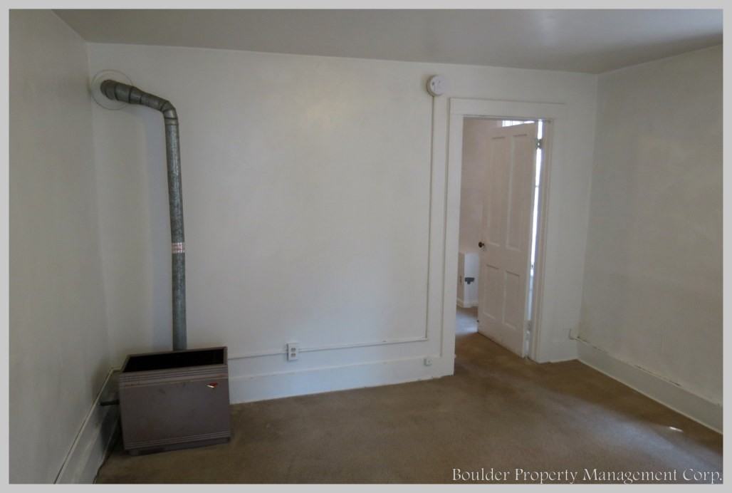 1028 1/2 Pine Street - Photo 3 of 10