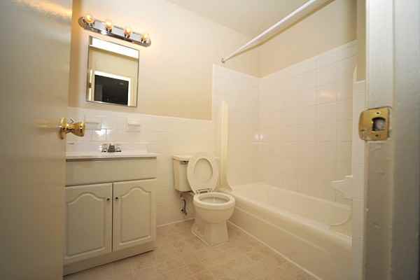 Longview Apartments - Photo 3 of 33