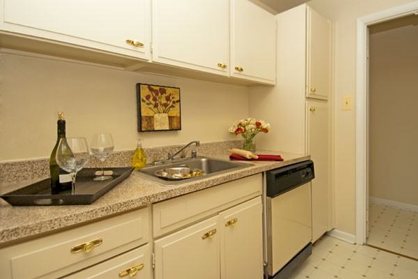 Parke Cheverly - Photo 2 of 18