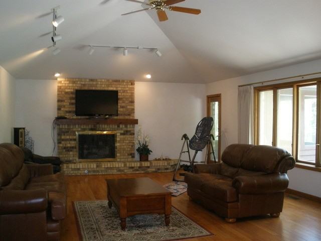 712 Ringland Rd - Photo 2 of 8