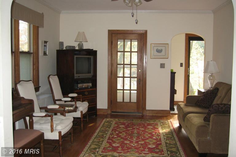 922 Overbrook Rd - Photo 2 of 9