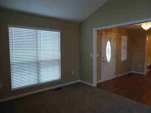 823 Wingate Dr - Photo 2 of 20