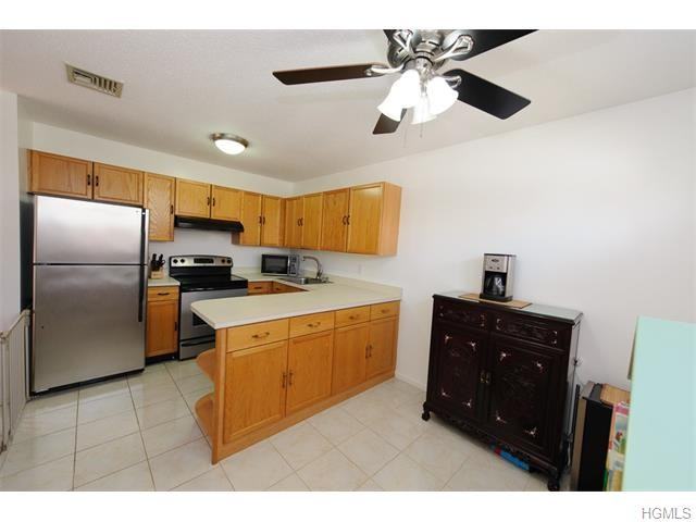 6 Hopkins Ln - Photo 2 of 11