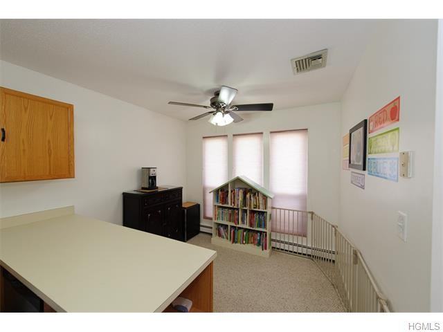 6 Hopkins Ln - Photo 3 of 11