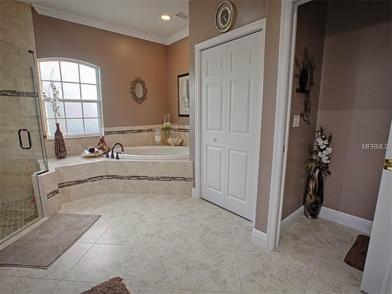 16512 Spring Park Dr - Photo 3 of 24