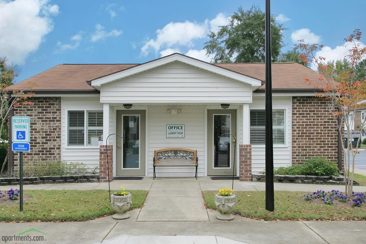 Magnolia Manor - Photo 3 of 19