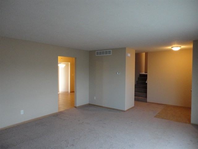 14127 Surf Ct - Photo 3 of 10