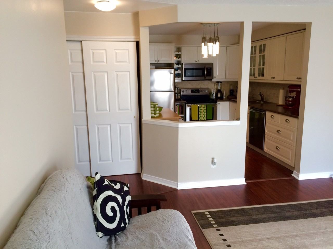 565 Greenfield Avenue - Photo 2 of 10