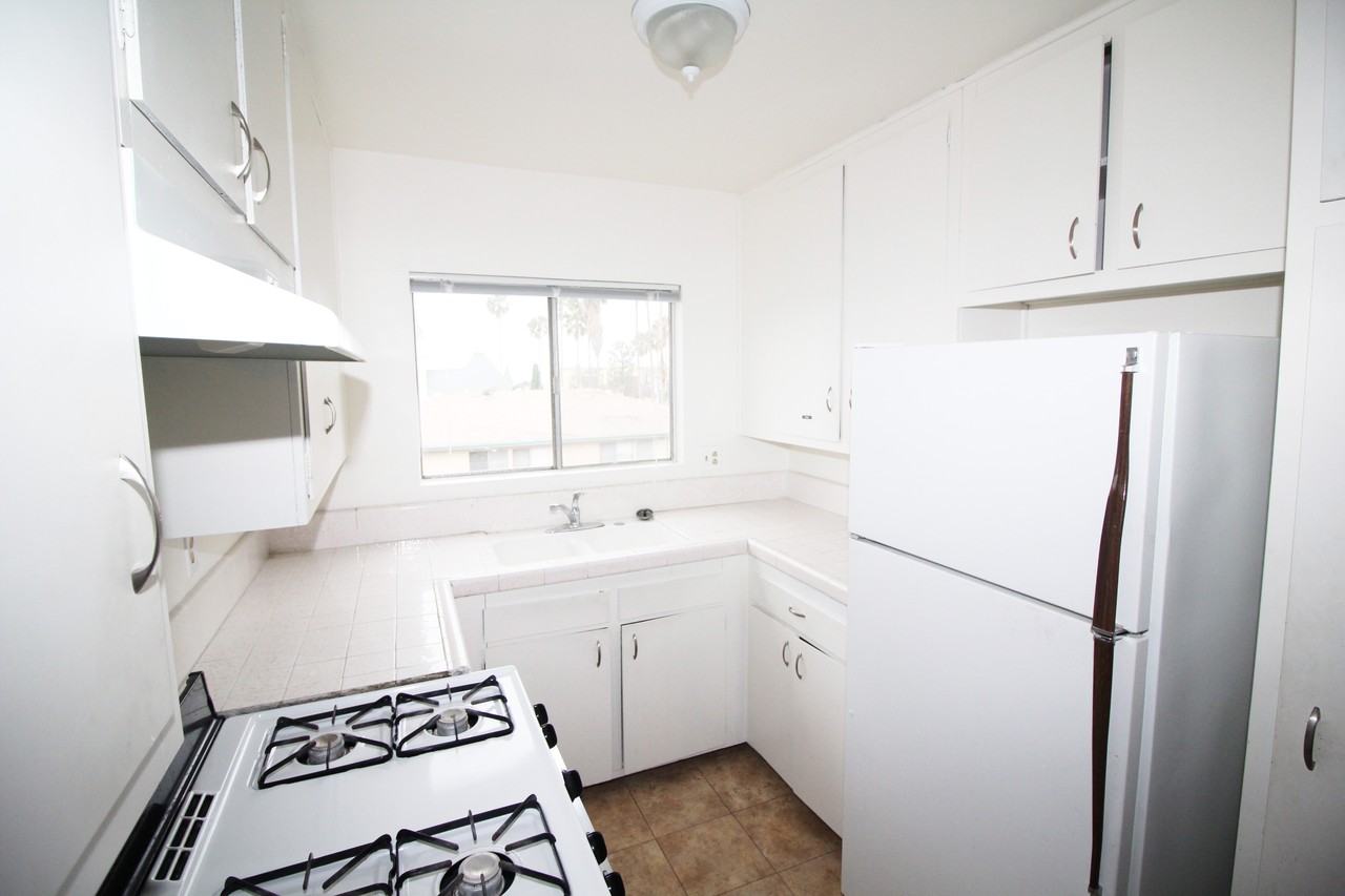 5361 Russell Avenue - Photo 3 of 7