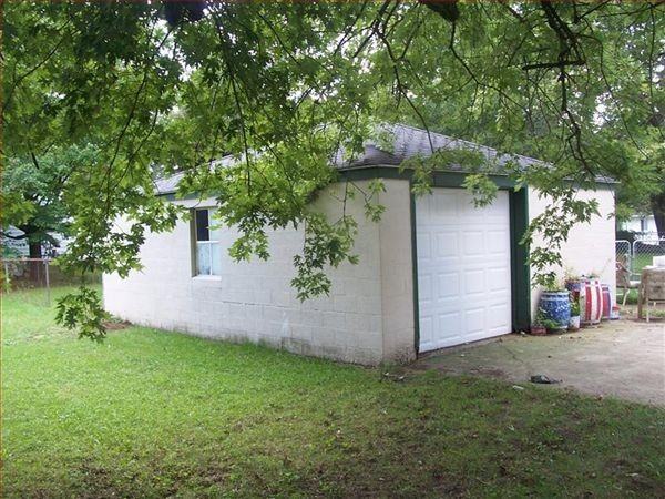 2115 Dean Ave - Photo 2 of 36