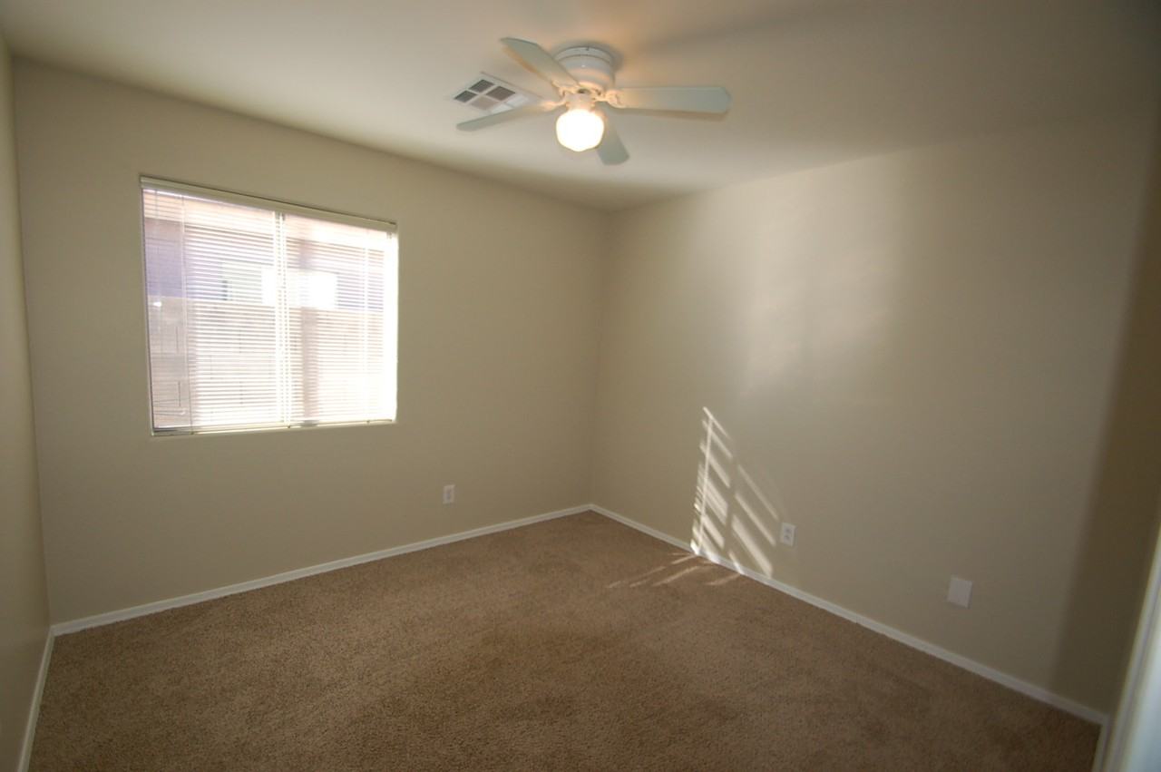 2217 S 84th Ave - Photo 3 of 10