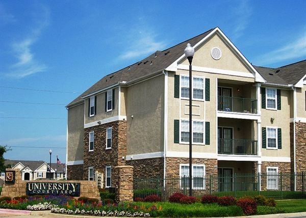 University Courtyards - Photo 3 of 8