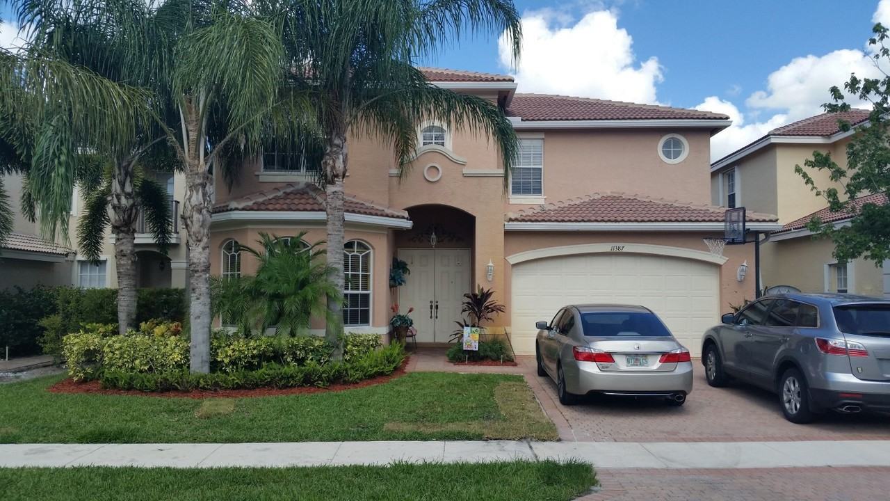 11387 Millpond Greens Dr - Photo 2 of 34