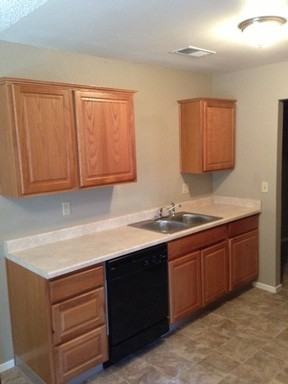 2708 6th St - Photo 3 of 16