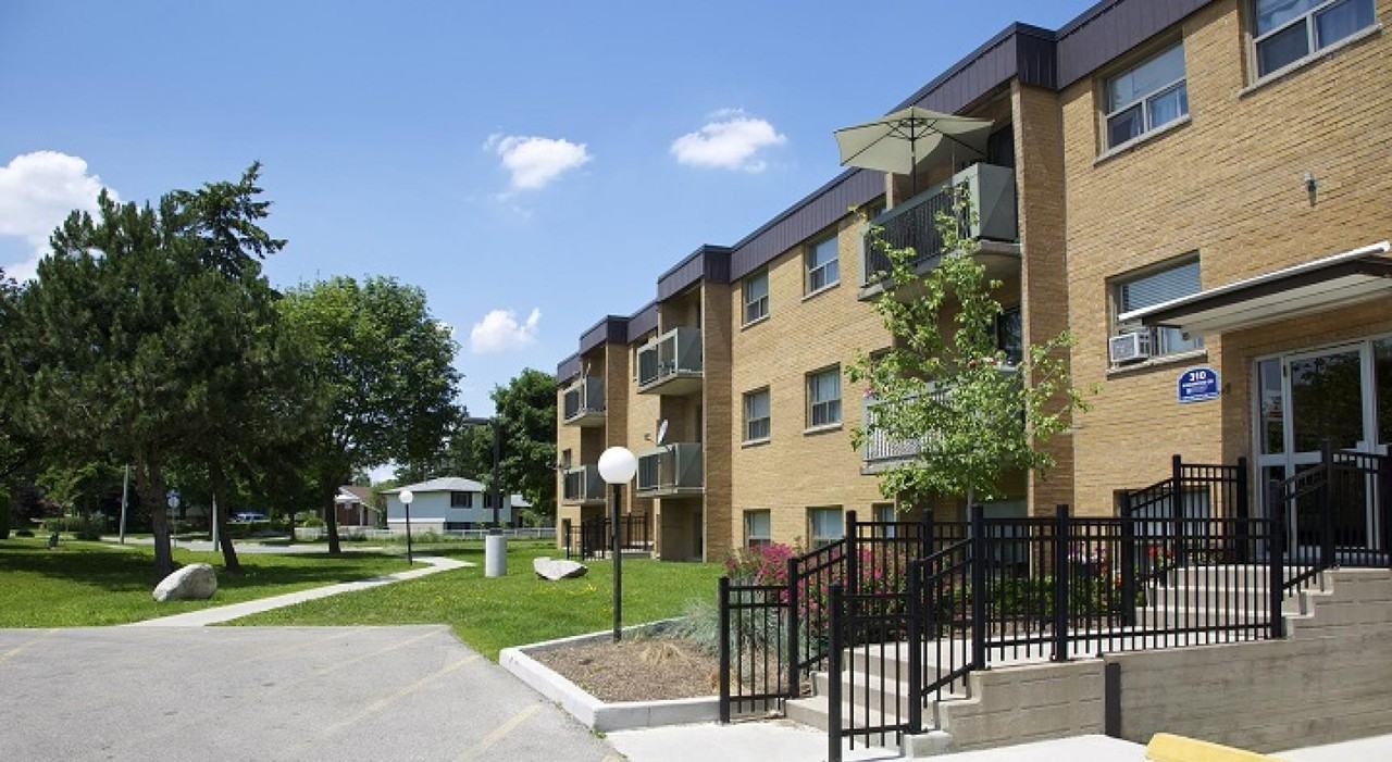 266 Kingswood Dr - Photo 2 of 13