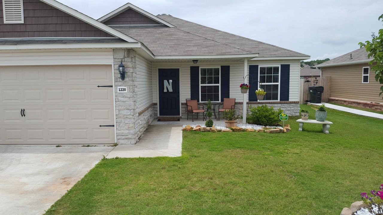 1220 Panther Ln - Photo 2 of 35