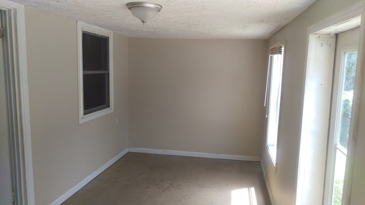 2242 Stevens Ave - Photo 2 of 9