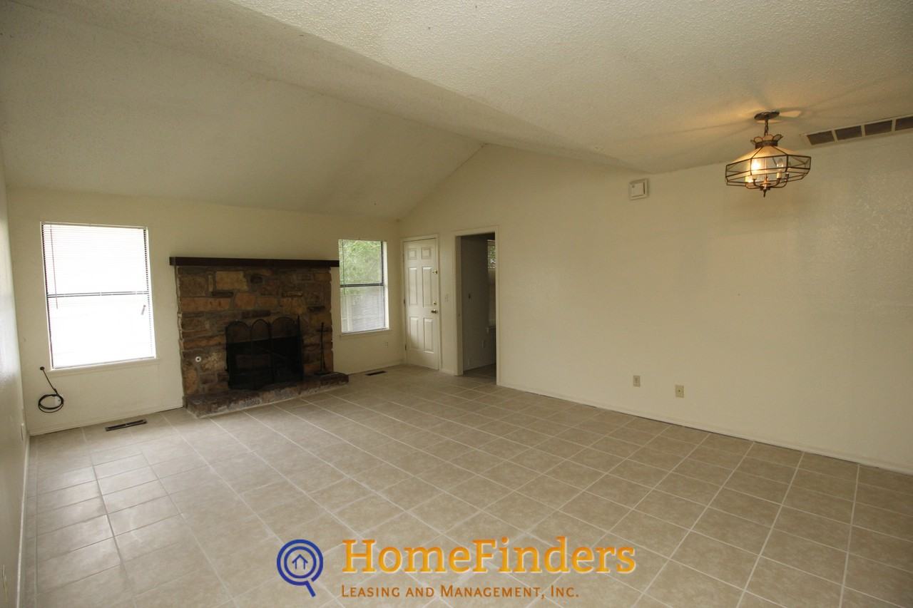 6612 S Yorktown Ave - Photo 2 of 11