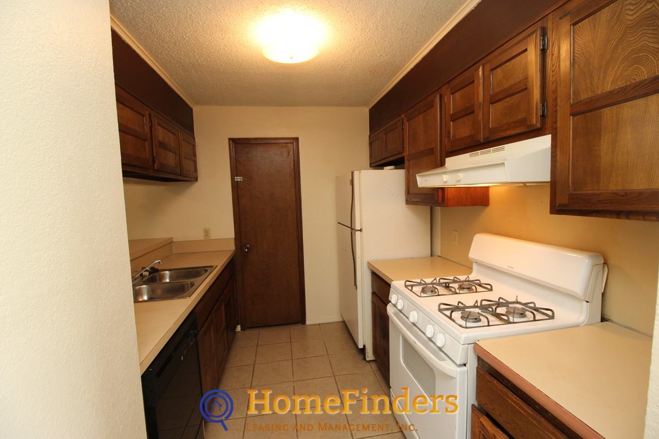 6612 S Yorktown Ave - Photo 3 of 11