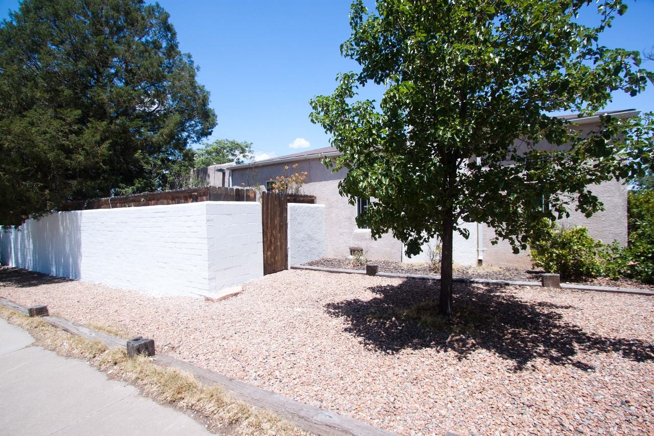 609 Richmond Dr SE - Photo 3 of 36