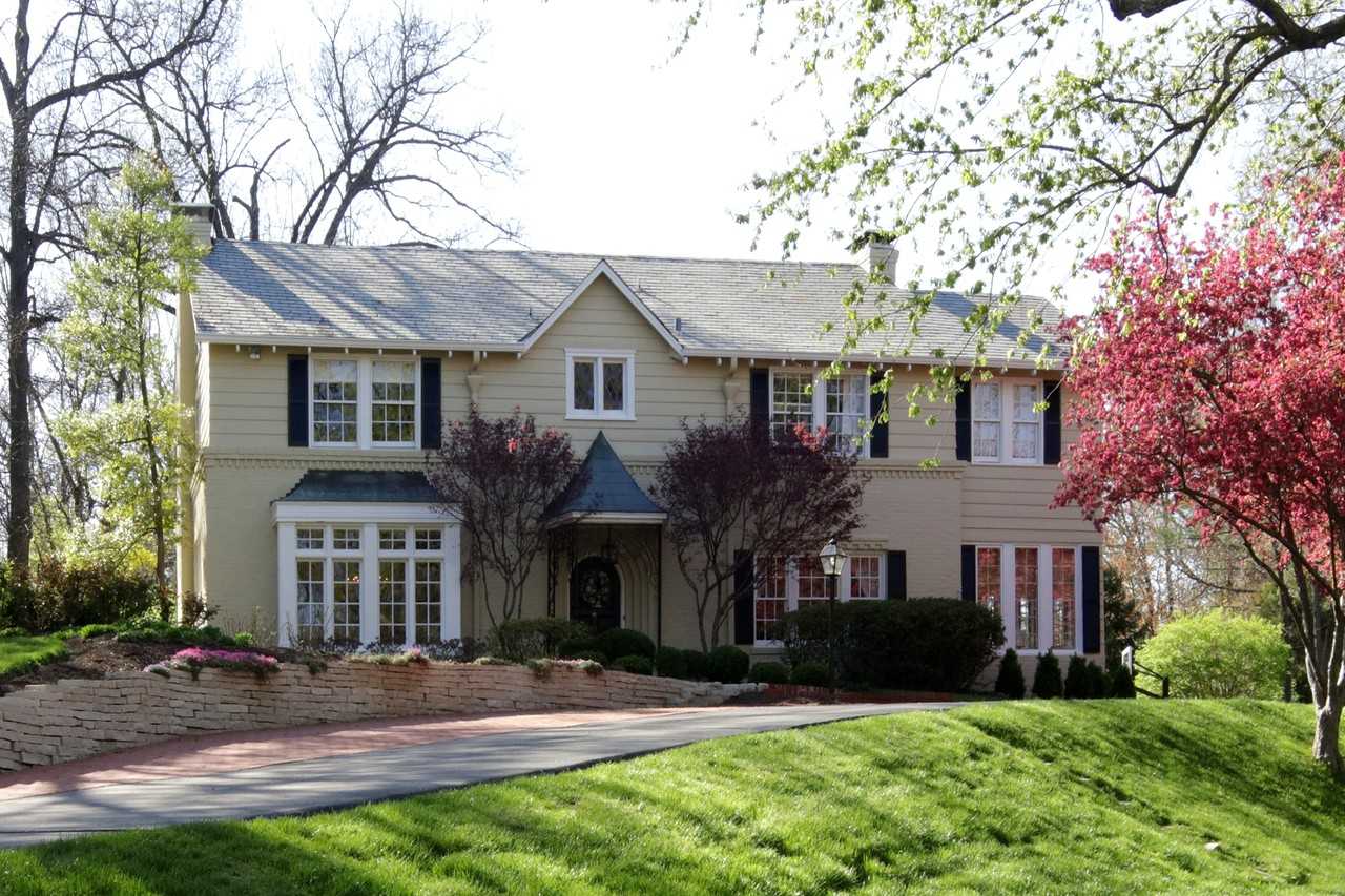 13 Oakleigh Ln - Photo 2 of 25