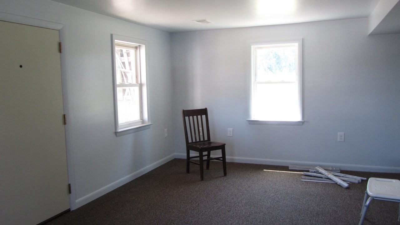 1302 Rawlinsville Rd - Photo 2 of 11