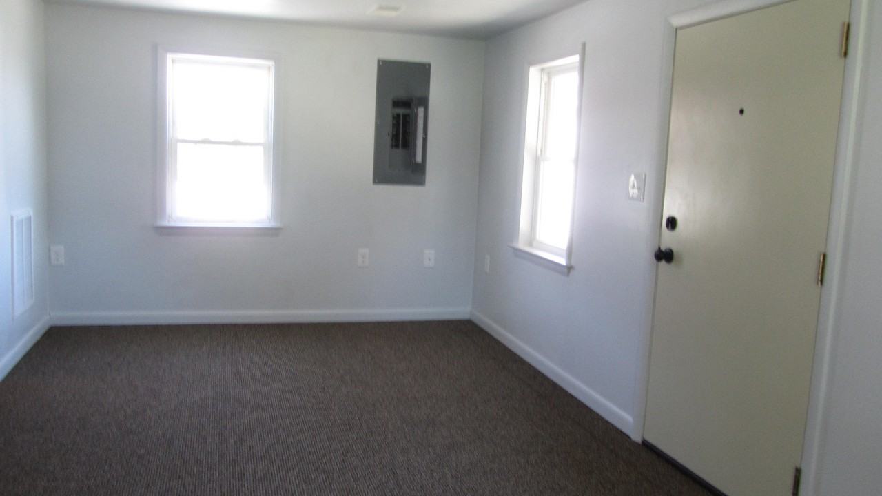 1302 Rawlinsville Rd - Photo 3 of 11