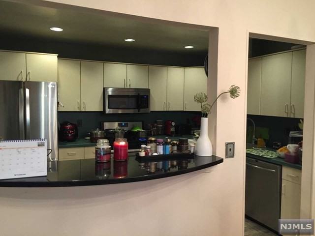 118 Holiday Ln - Photo 2 of 5