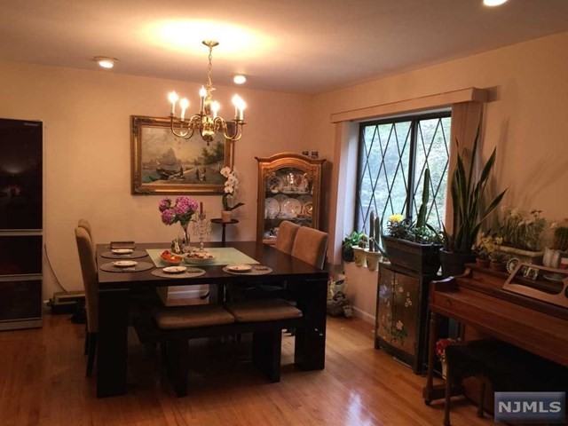 118 Holiday Ln - Photo 3 of 5