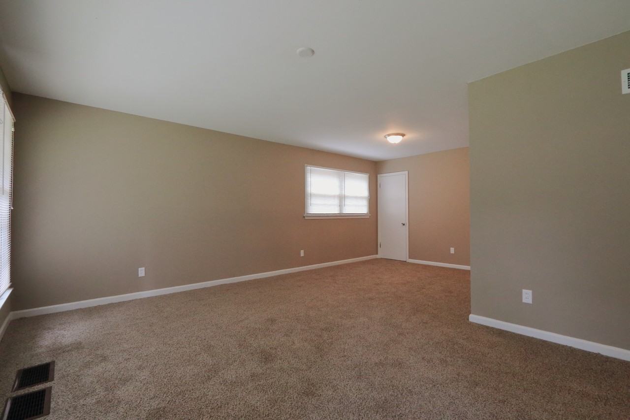 170 St Edward Ln - Photo 3 of 18