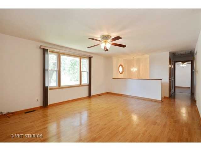 860 Edwin Dr - Photo 2 of 10