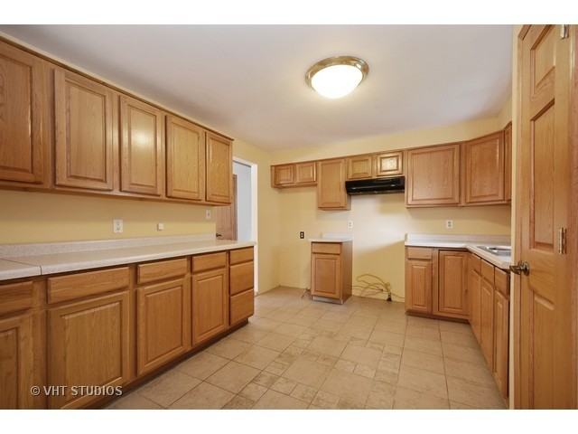 860 Edwin Dr - Photo 3 of 10