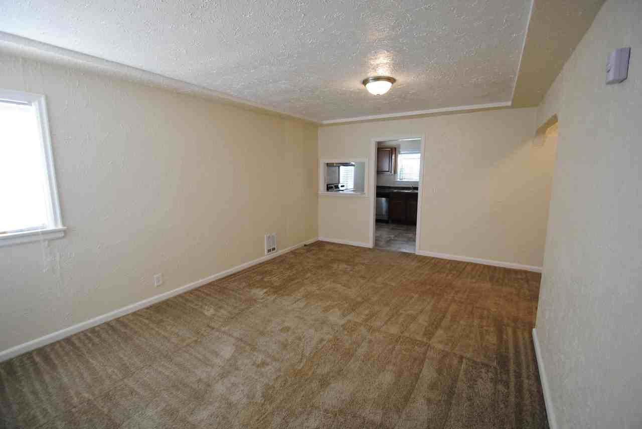 3806 S Asotin St - Photo 3 of 9