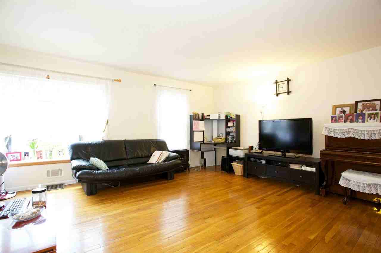 109 Sanial Ave - Photo 3 of 22