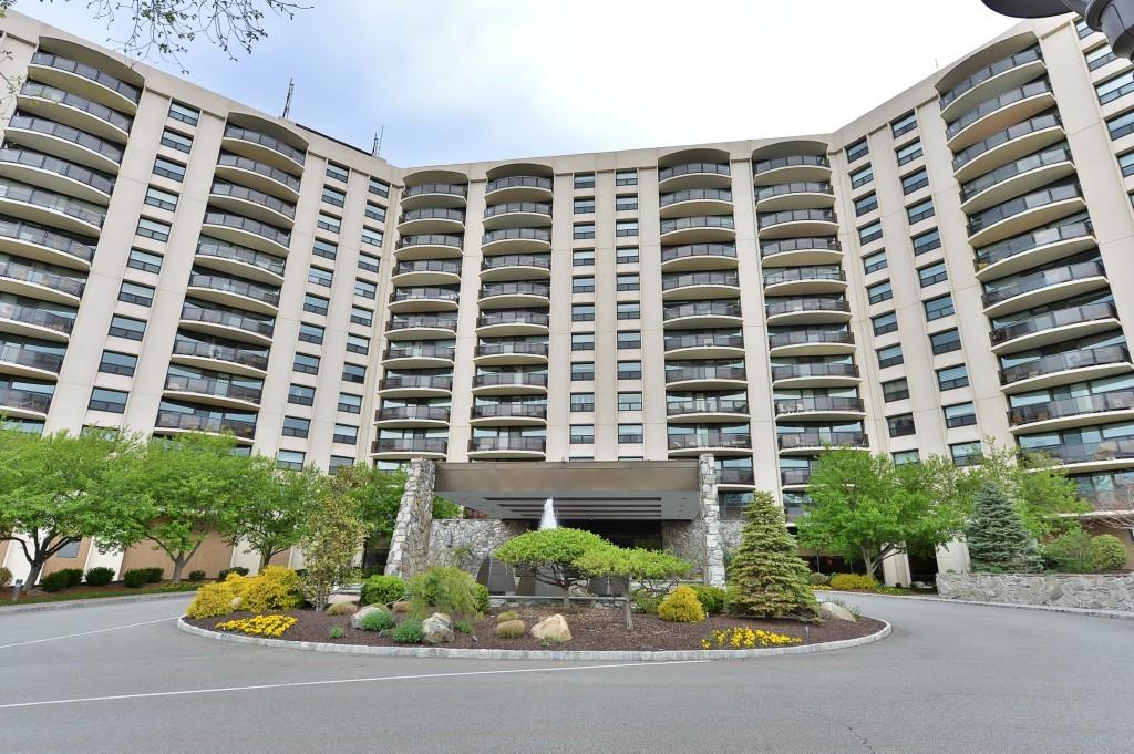 2 Claridge Dr, Verona, NJ 07044 2 Bedroom Condo for Rent for 3,500