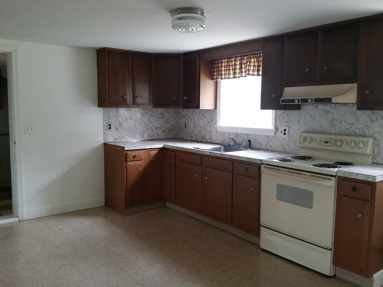 66 Elm St - Photo 3 of 9