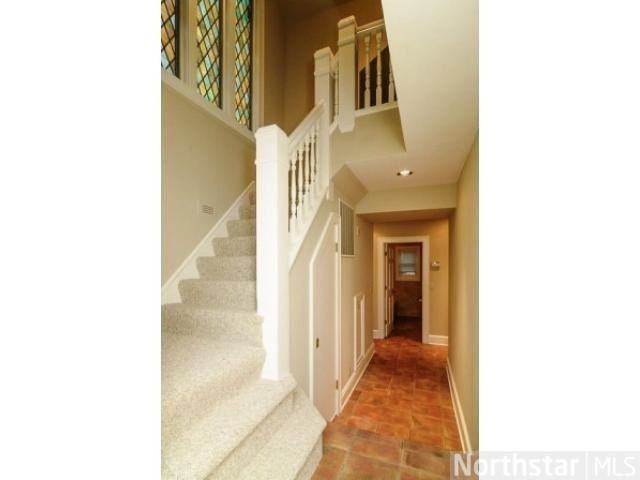 1121 Mt Curve Ave - Photo 3 of 18