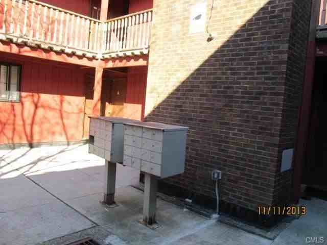 240 Oak St #12 - Photo 3 of 10