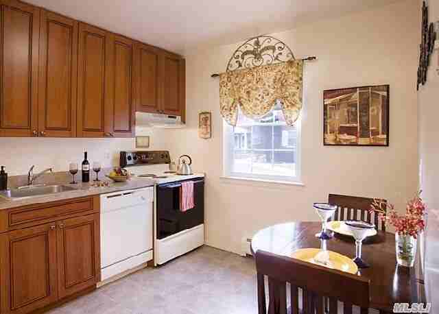 51 Commodore Ln - Photo 3 of 18