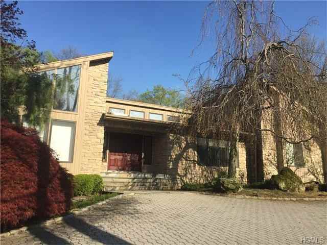 27 Roberts Rd - Photo 2 of 30