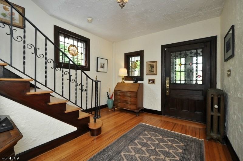 303 Prospect St - Photo 3 of 25